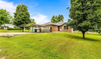 107 W Summit St, Aurora, MO 65605
