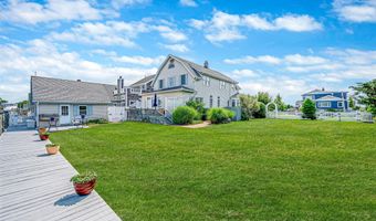33 S Bay Ave, Amityville, NY 11701