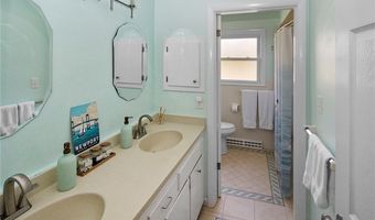 17 Wood Rd, Middletown, RI 02842