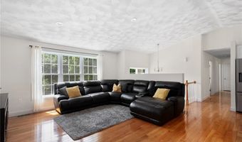 15 Birch Rd, Cumberland, RI 02864