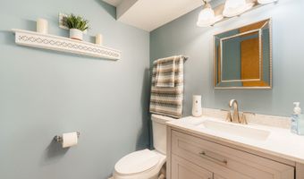 7 N Lincoln Ave, Addison, IL 60101