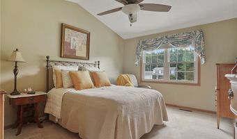 2202 Martin Crest Dr, Akron, OH 44312
