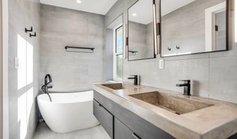 55 Bay View Ave, Amagansett, NY 11930