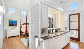 2 Harbor View Dr, Newport, RI 02840