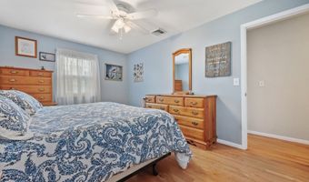 8 Brookview Ct, Bethel, CT 06801