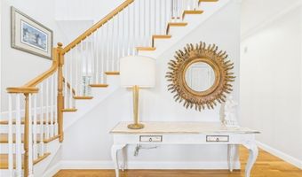 30 Taggart Ct, East Greenwich, RI 02818