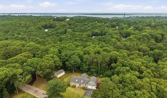 40 Cape Cod Ln, Barnstable, MA 02630