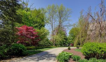 14 Leroy Ave, Newport, RI 02840