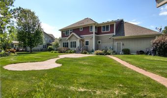 907 Sandalwood Dr, Altoona, WI 54720