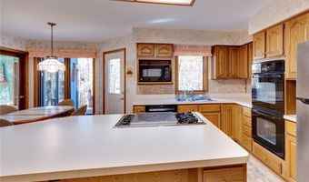 200 GREENTREE Cir, Aurora, OH 44202