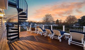 81 S Pier Rd, Narragansett, RI 02882