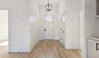 1165 Duke Dr, Bauxite, AR 72011