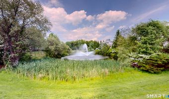 14 Woodcrest Ln 14, Danbury, CT 06810