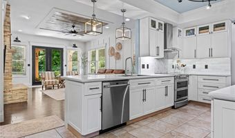 884 Village Brook Ct, Ballwin, MO 63021