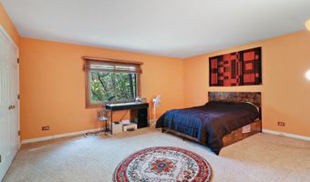 22665 W DEPOT St, Antioch, IL 60002