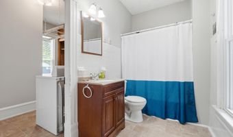 549 N Gilbert St, Ada, OH 45810