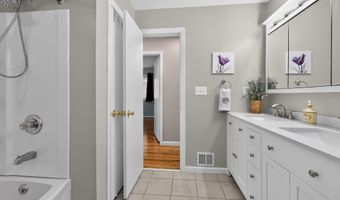 7 Gregg Ln, Bayonne, NJ 07002
