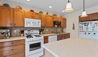 203 Tanglewood Ct, Middletown, NJ 07748