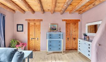 42 Hondo Seco Rd, Arroyo Hondo, NM 87513