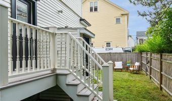 11 Sunshine Ct, Newport, RI 02840