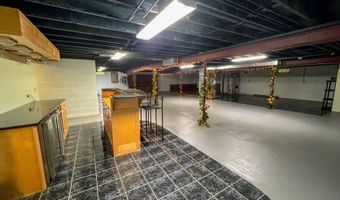 457 E Pioneer Trl, Aurora, OH 44202