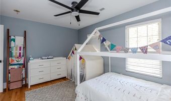 50 Searle Ave, Cranston, RI 02920