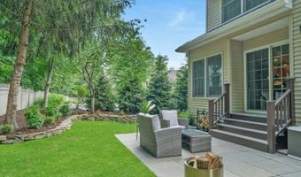 111 Trotters Ln, Allendale, NJ 07401