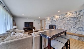 116 E Brittany Dr, Arlington Heights, IL 60004