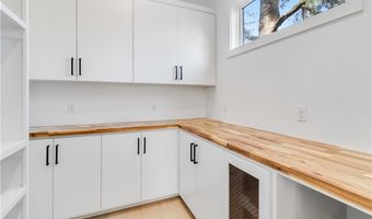 810 NW 11th St, Bentonville, AR 72712