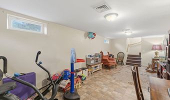 588 Newport Ave, Attleboro, MA 02703