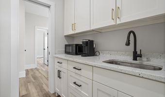 825 Larkspur Ln, Bay St. Louis, MS 39520