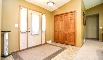 1702 Northview Ln, Aberdeen, SD 57401