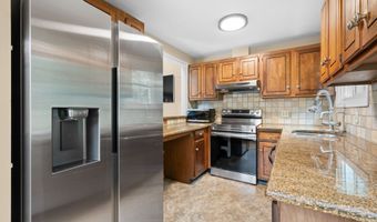 7 Tamarack Dr, Clinton, CT 06413