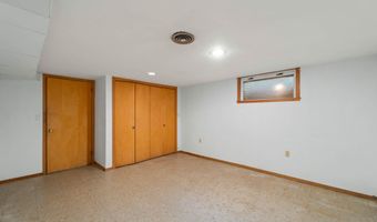 433 Westwood Dr, Ames, IA 50014