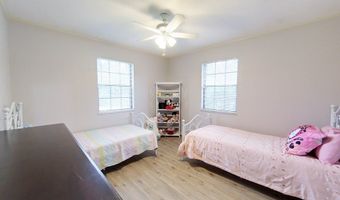1402 Pineland Dr, Bainbridge, GA 39819