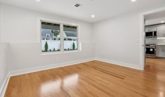 14 Redwood St, Bergenfield, NJ 07621