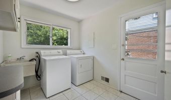 11124 HUNT CLUB Dr, Potomac, MD 20854
