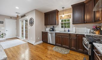 5 Smith Pl, Cheshire, CT 06410