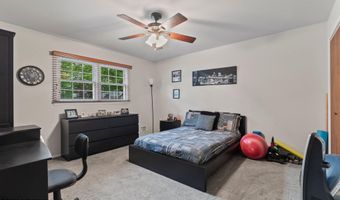 203 Tanglewood Ct, Middletown, NJ 07748