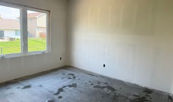 726 SE Ponds Edge Ln, Ankeny, IA 50021