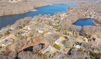 32 Tanglewood Trl, Narragansett, RI 02882