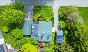 142 Honeyman Ave, Middletown, RI 02842