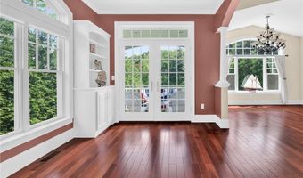 75 Wood St, Bristol, RI 02809