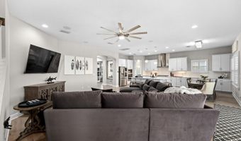 7631 PARADISO Dr, Apollo Beach, FL 33572