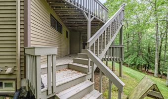 15 Inverness Rd, Falmouth, ME 04105