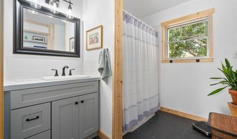 620 S 11th St, Aransas Pass, TX 78336