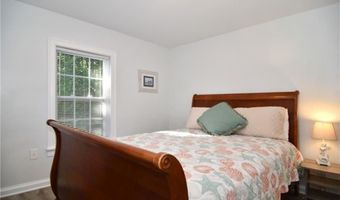 194 S Pier Rd, Narragansett, RI 02882