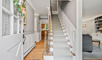 13 Provost Dr, Airmont, NY 10901