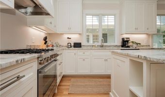 36 Bull St, Newport, RI 02840
