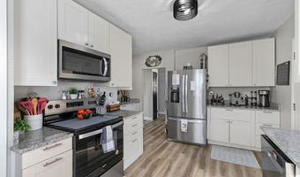 705 17th Ave SW, Altoona, IA 50009